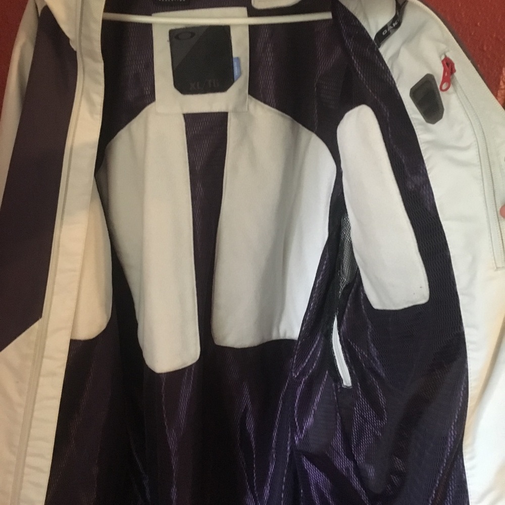 Men’s Oakley Jacket 2.0 and insulated Snow Pants